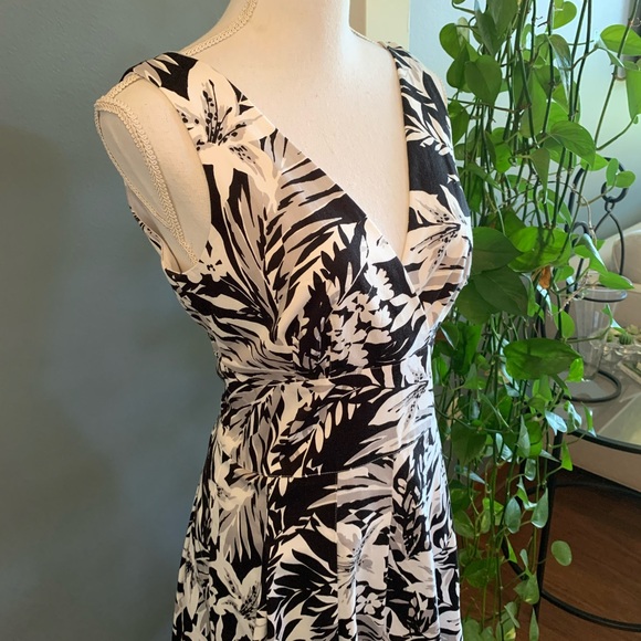 White House Black Market Dress~Size 4 - Picture 3 of 5